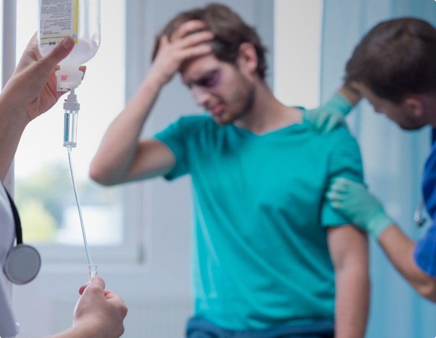 Наркологическая клиника. Наркологическая клиника нарколог. Человек в наркологической клинике. Лечение наркозависимости мобильный доктор. Способы избавление от наркомании.